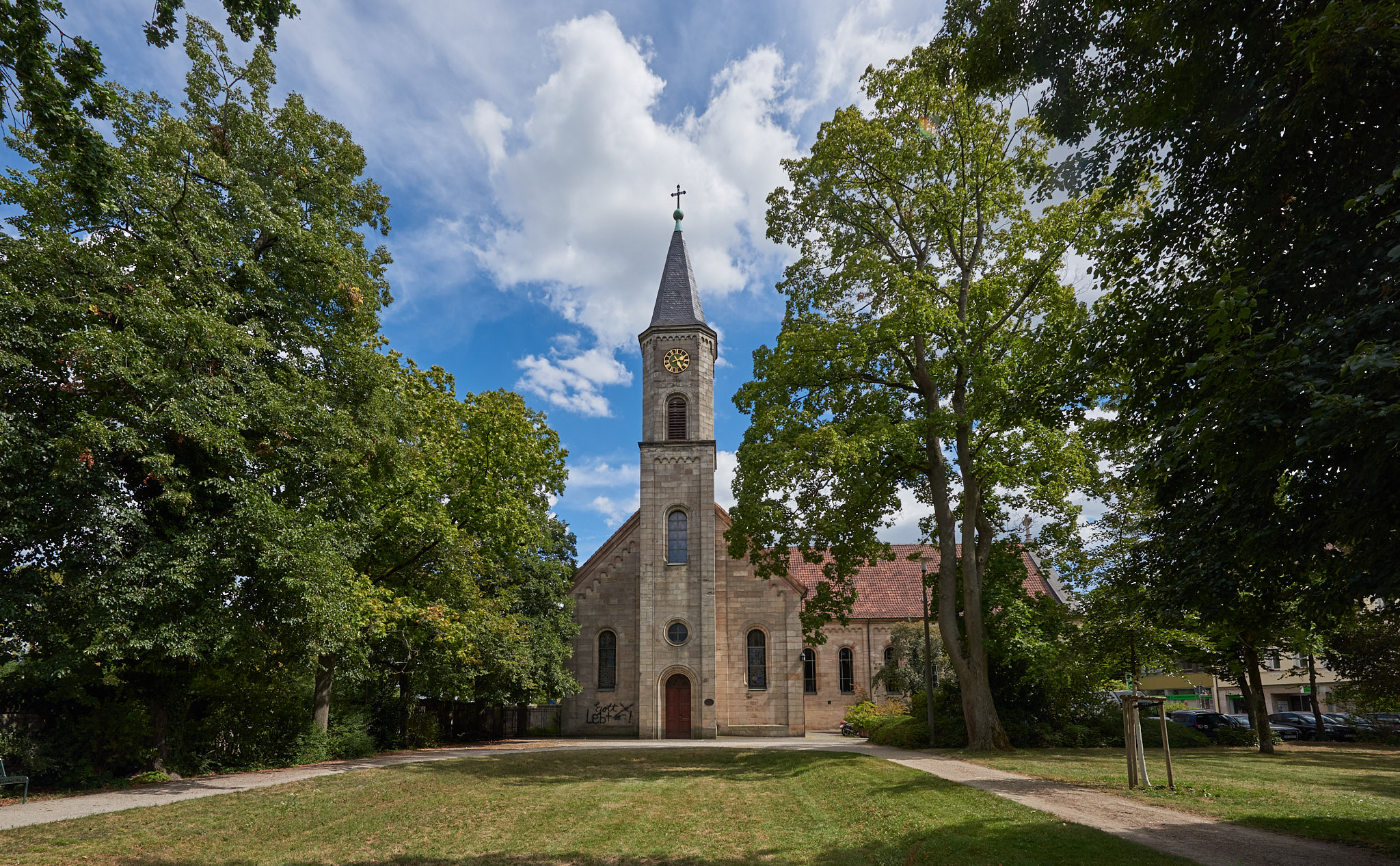 Kirchengebäude Herz Jesu Erlangen, Außenansicht